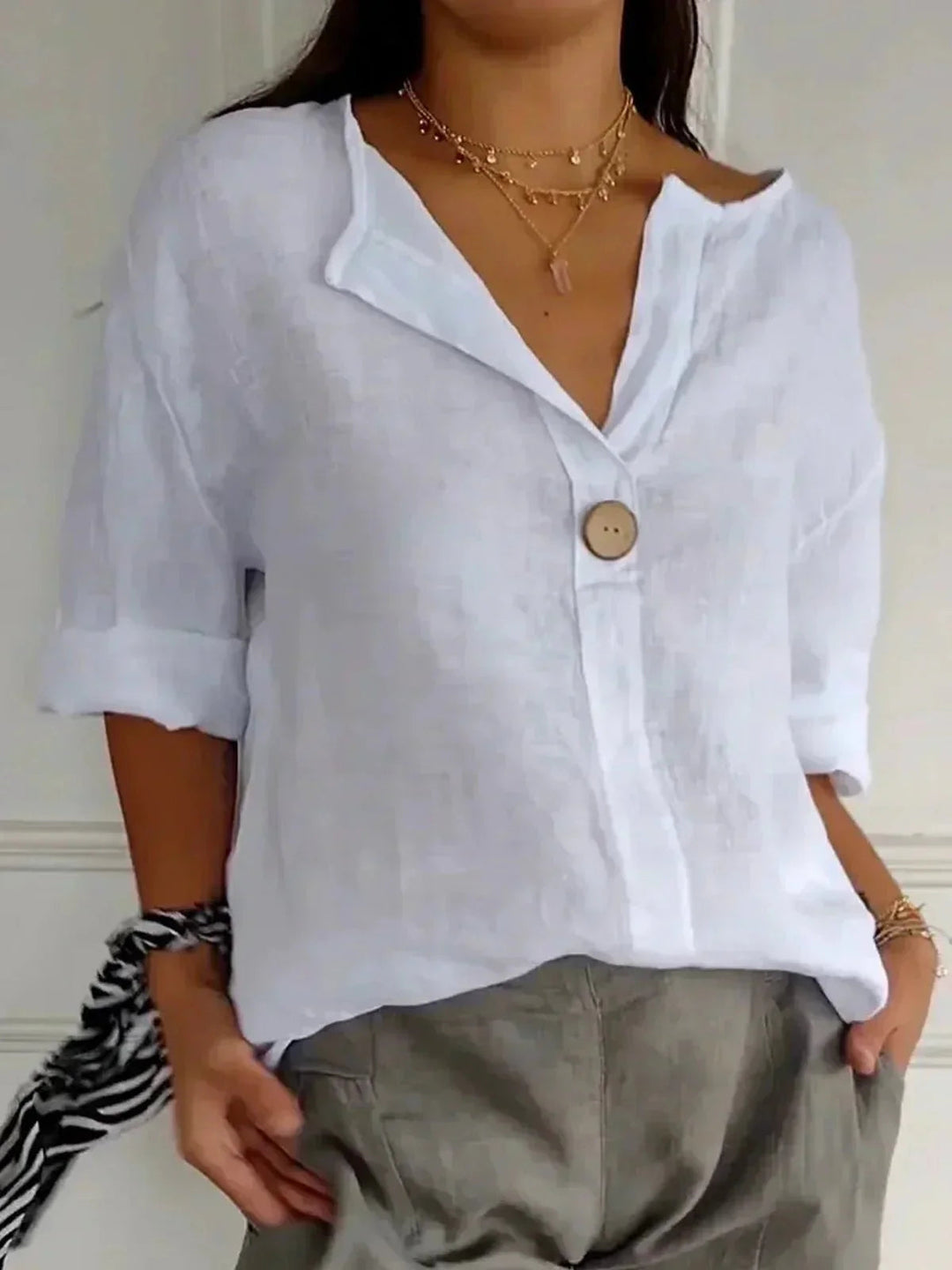 Linen Blouse with V-neck in white