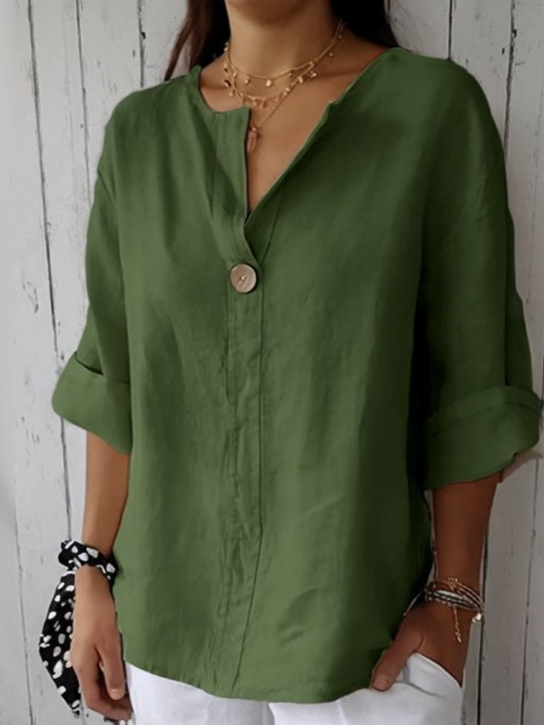 Linen Blouse with V-neck in green