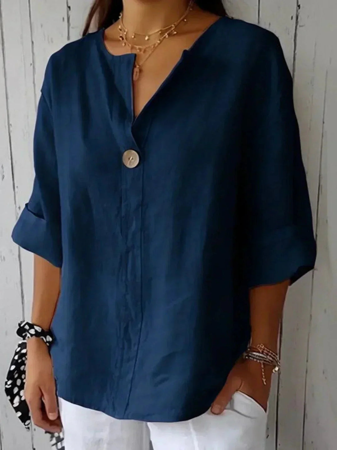 Linen Blouse with V-neck in navy blue